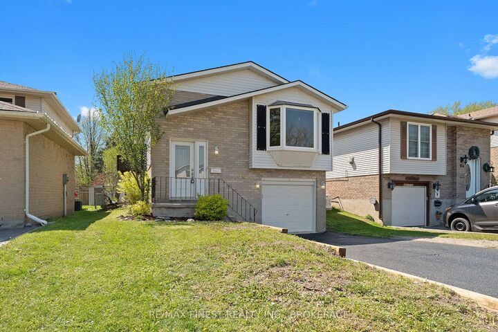 Photo de la propriété:  102 Grenadier Drive  ON K7K 6E9 