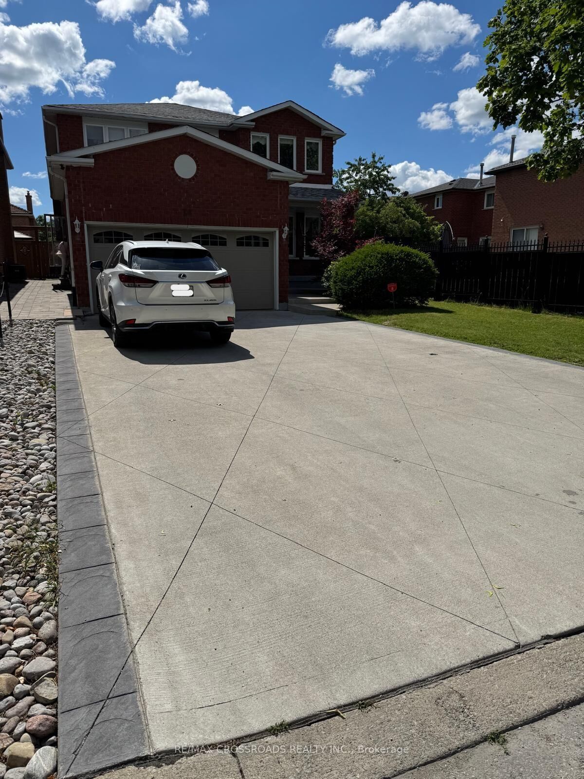Property Photo:  14 Romano Crescent Lower  ON L4L 7N1 