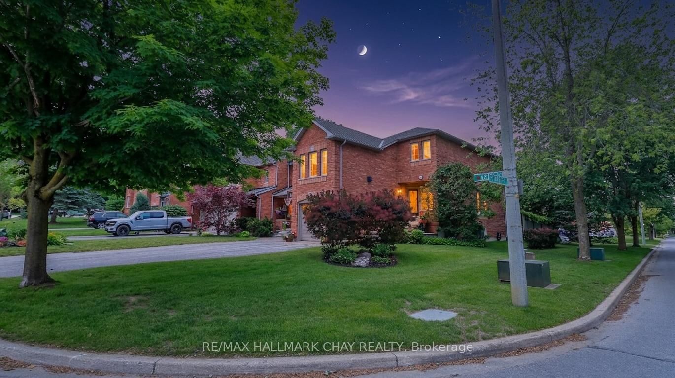 Property Photo:  2 Kelly Place  ON L4N 8N2 