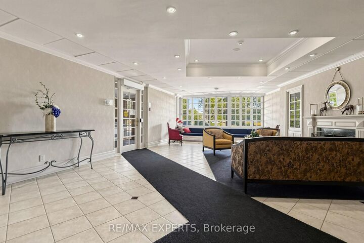 1360 Rathburn Road E 909 — photo 1