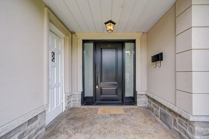 Property Photo: 5 Hopedale Court ON L5M 2G1