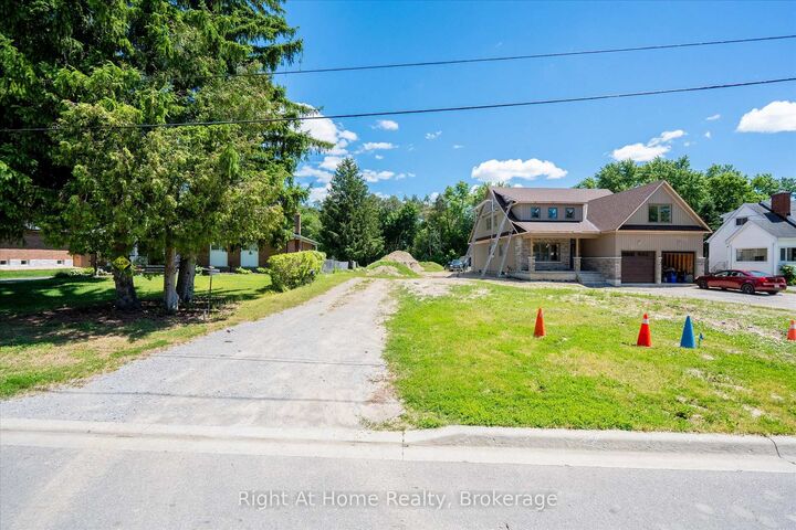 Property Photo:  21 Eastwood Avenue N  ON L1G 3Y5 