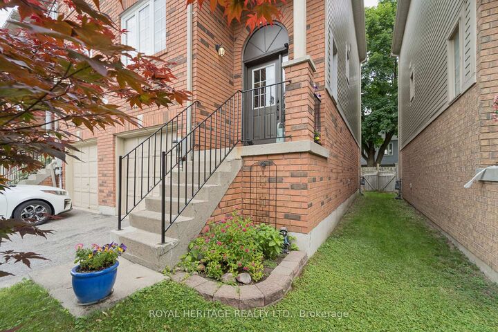 Property Photo:  35 Aspen Park Way 14  ON L1N 9M6 