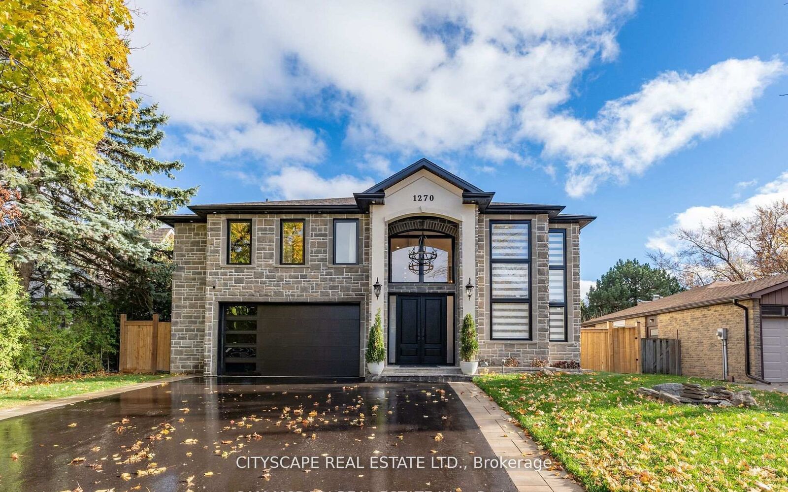 Property Photo: 1270 Saginaw Crescent ON L5H 4B8