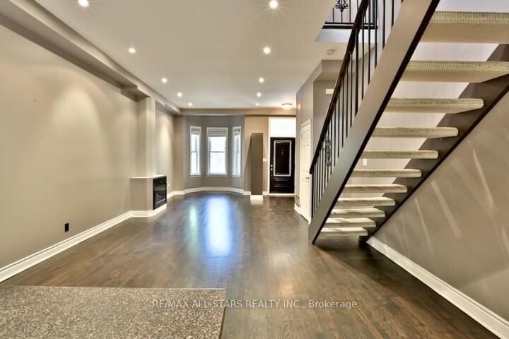 Property Photo:  68 Macpherson Avenue  ON M5R 1W8 