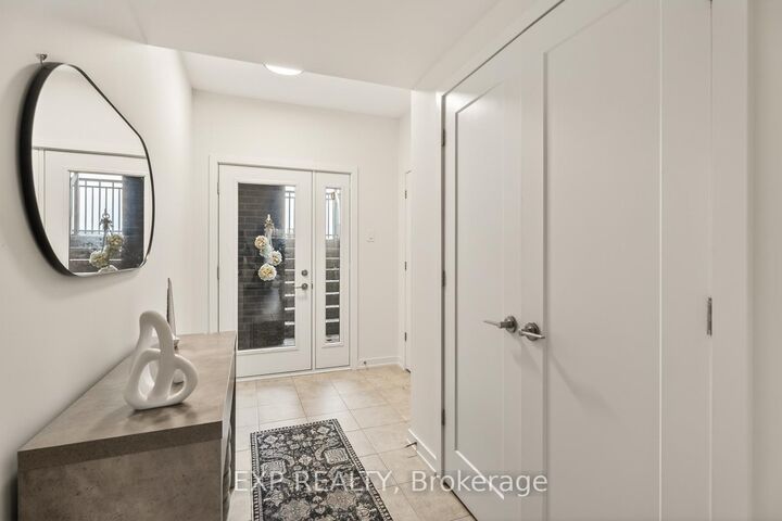 Photo de la propriété:  810 Roger Griffiths Avenue D  ON K2S 3A9 