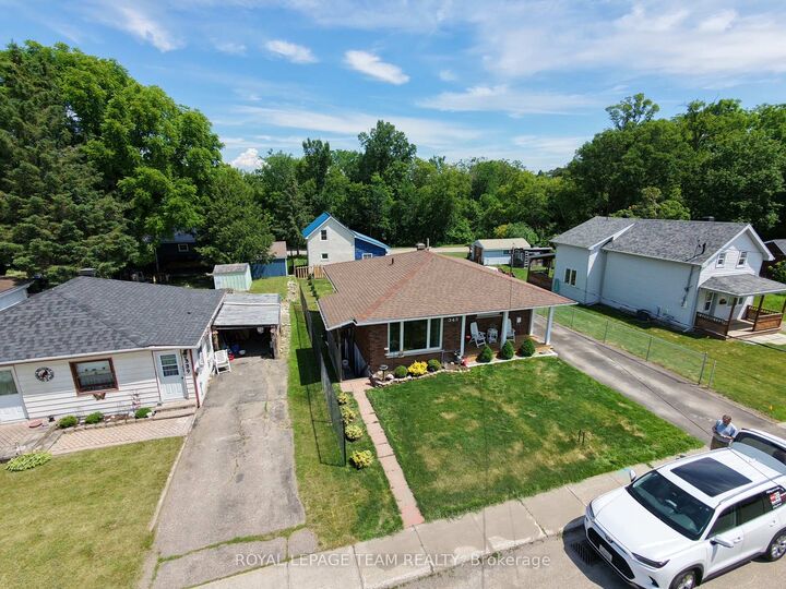 Property Photo: 343 Harry Street ON K7V 3E5