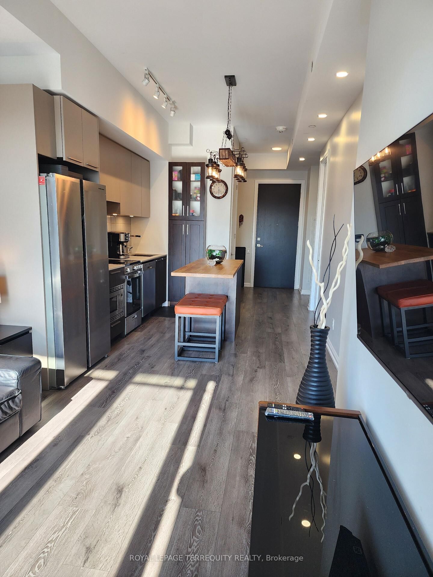 Property Photo:  4208 Dundas Street 610  ON M8X 0B1 