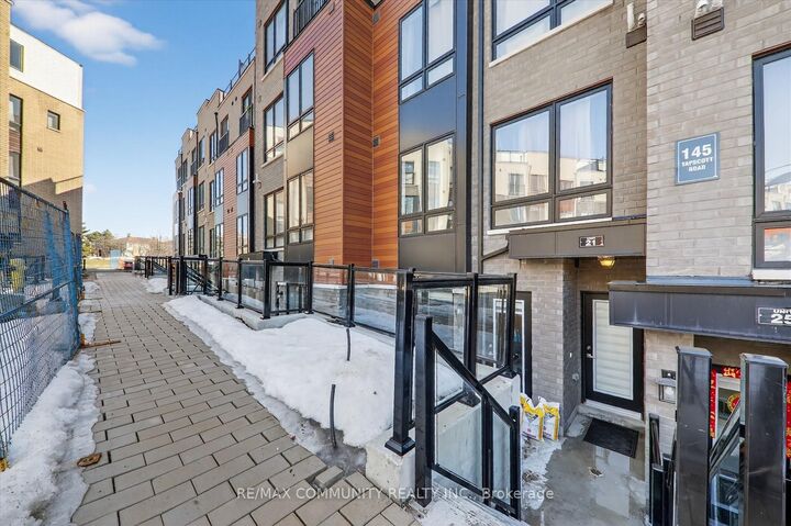 Photo de la propriété:  145 Tapscott Road 21  ON M1B 0E8 