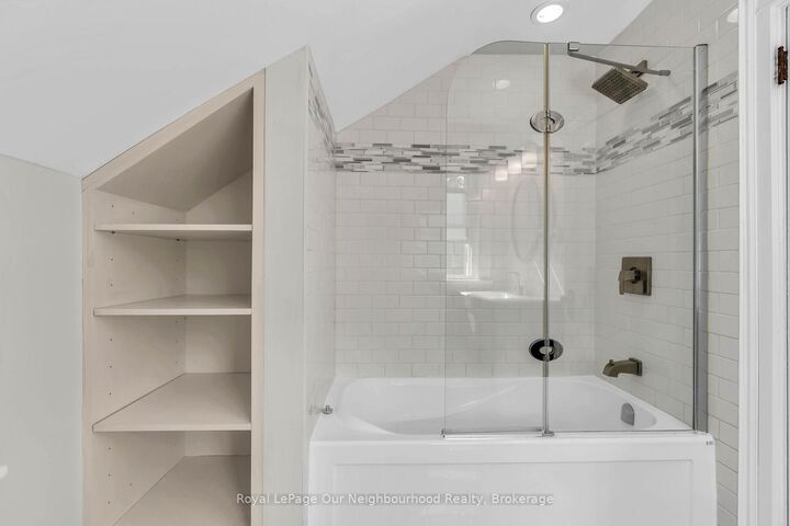 Photo de la propriété:  1301 King Street  ON N5W 2Y4 