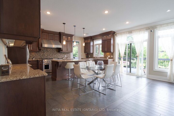 Property Photo: 515 Skyline Avenue 31 ON N6G 0H4