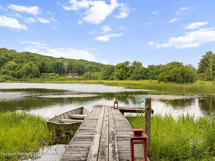 Property Photo:  102 Trails End  NY 12093 