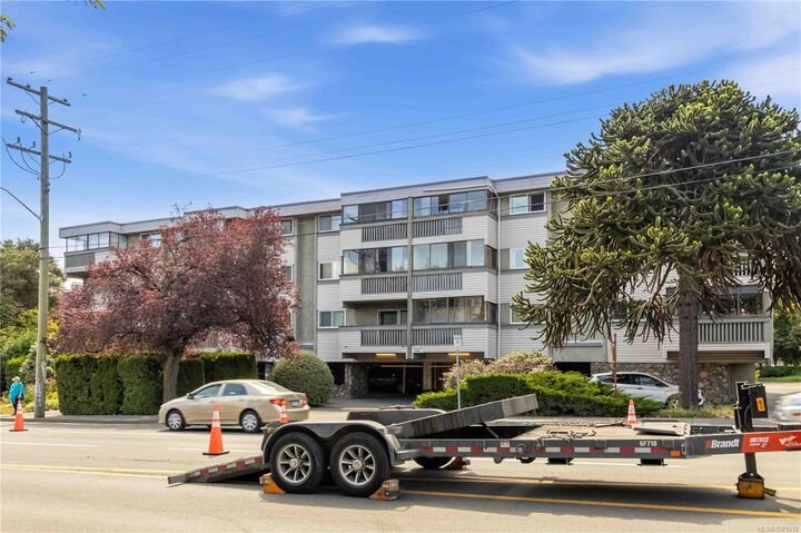 Property Photo: 1525 Hillside Ave #306 BC V8T 2C1