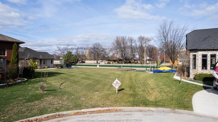 256 Moceri Crescent — photo 1
