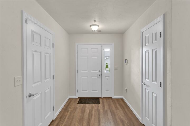 Property Photo:  565 Sunview Cir  PA 15650 