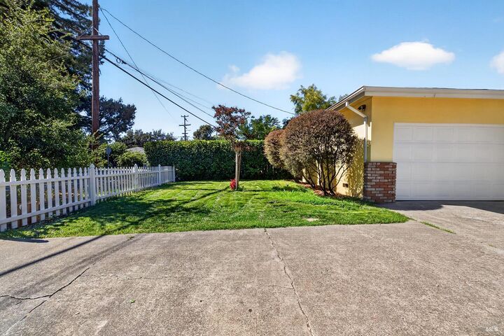 Property Photo:  1102 Burbank Avenue  CA 95407 