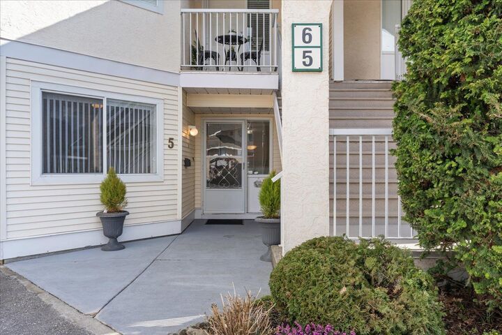 Property Photo: 2475 Emerson Street 5 BC V2T 4W5