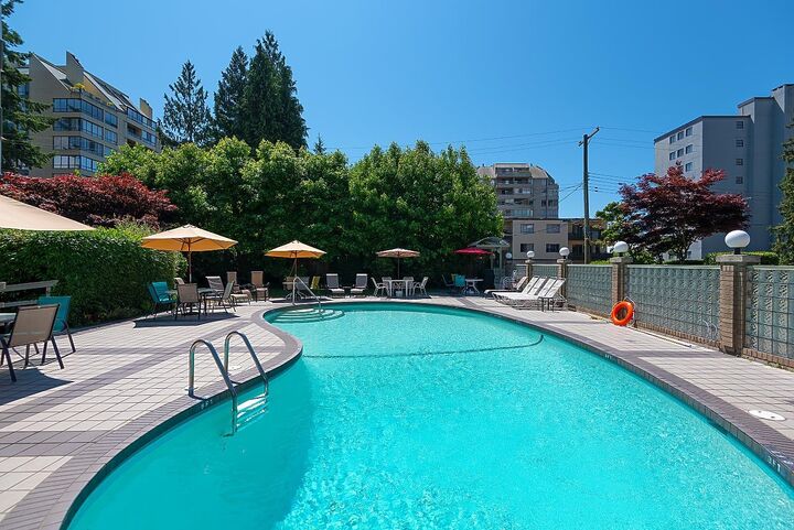 1425 Esquimalt Avenue 108 — photo 1