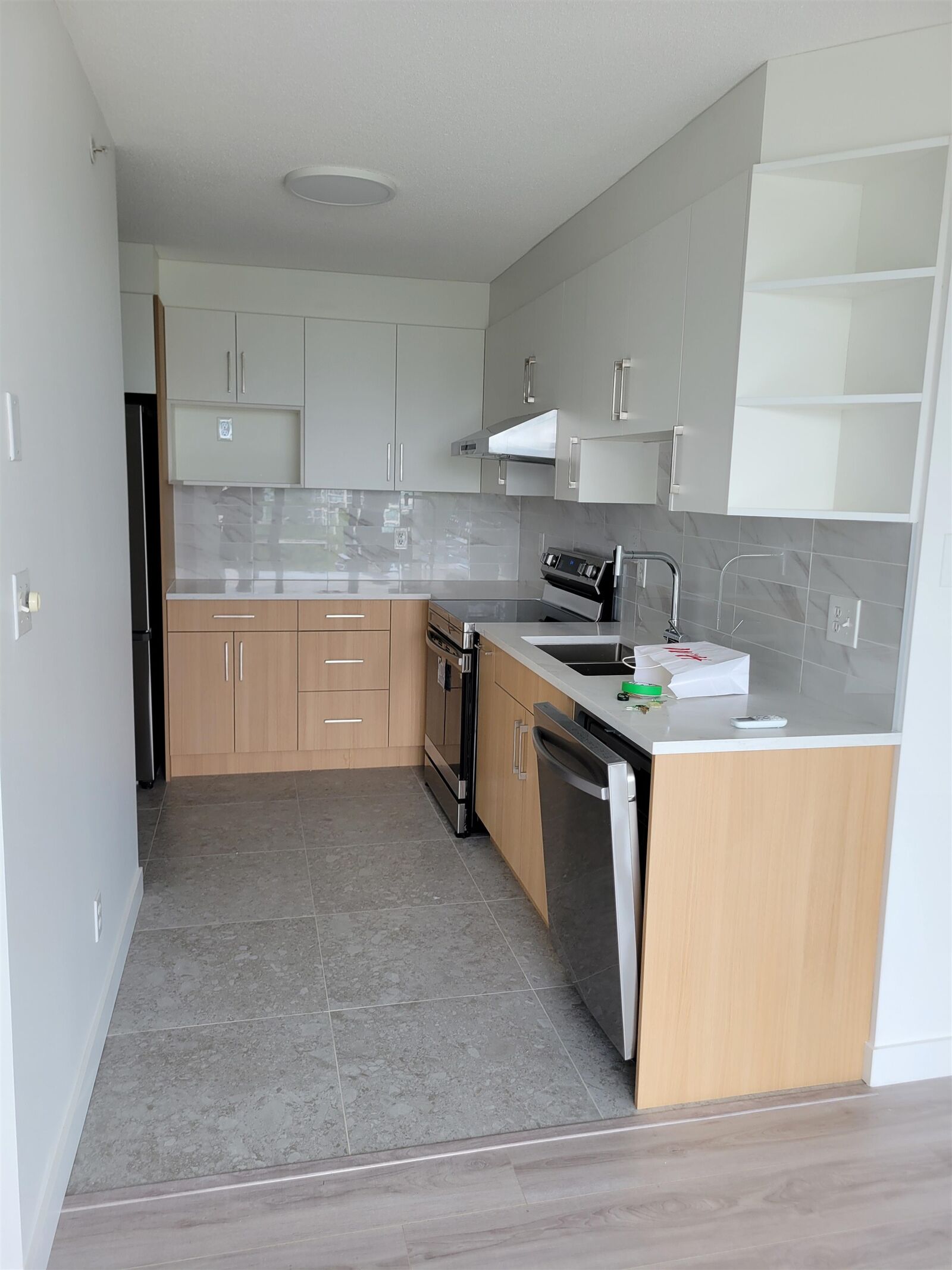 Property Photo: 5911 Alderbridge Way 1202 BC V6X 4C6