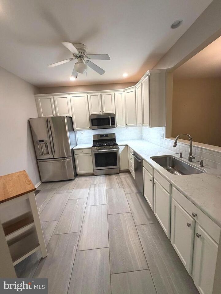 Property Photo:  1921 Limestone Drive  PA 17036 
