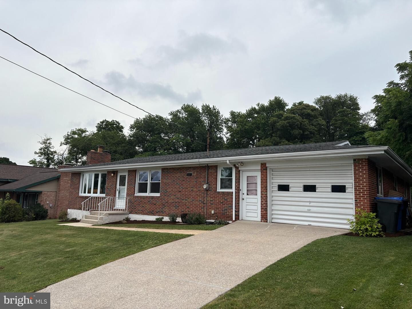 Property Photo:  103 Oak Knoll Road  PA 17070 