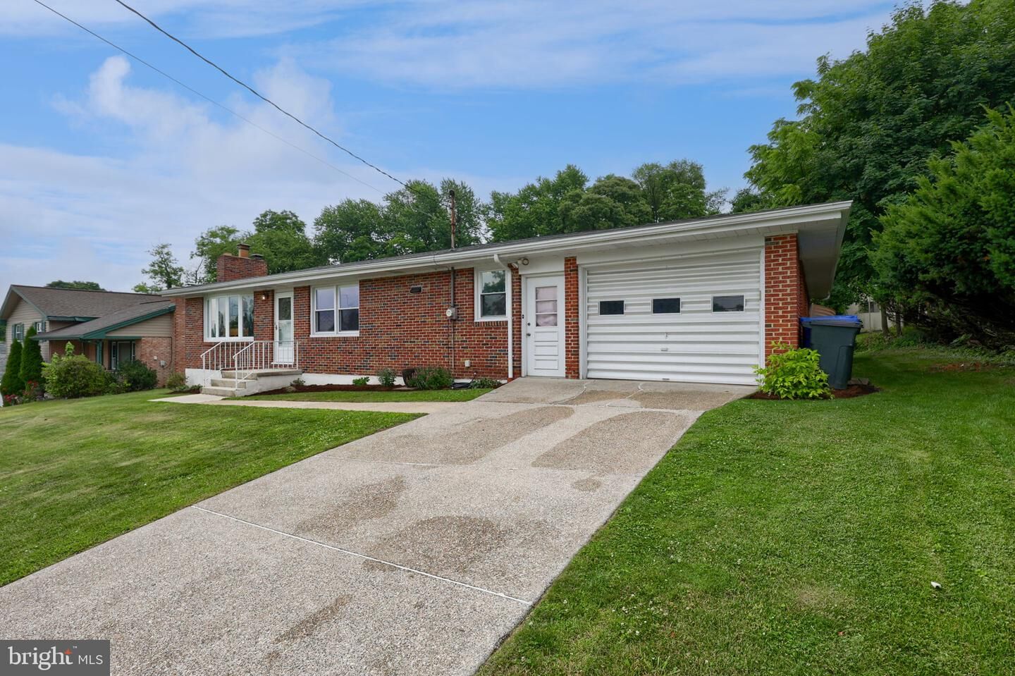 Property Photo: 103 Oak Knoll Road PA 17070