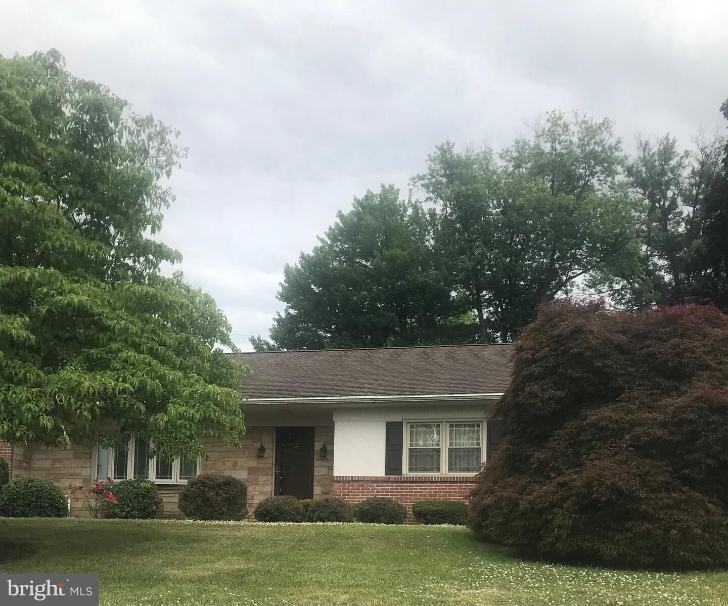 Property Photo: 118 Shelbourne Drive PA 17403