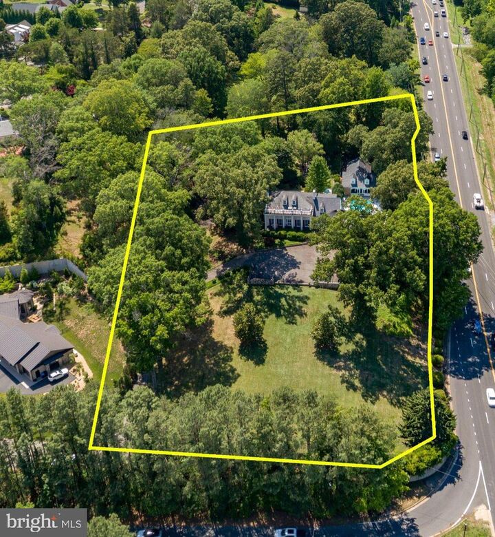 Property Photo:  812 Beverly Drive  VA 22401 