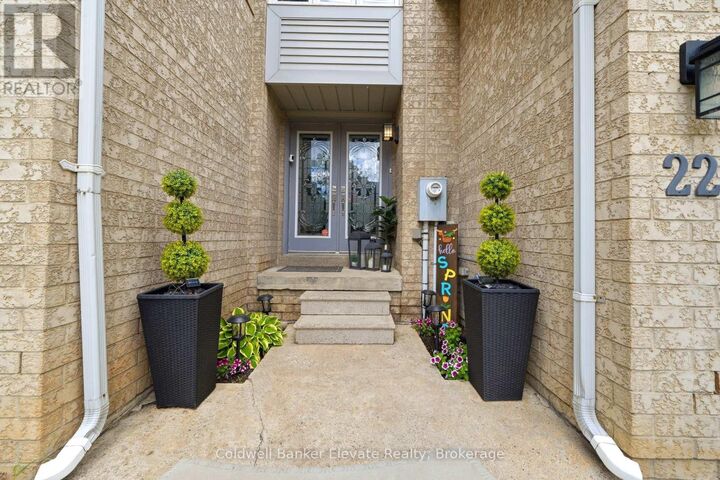 Property Photo:  22 Goldenlight Circle  ON L6X 4N6 