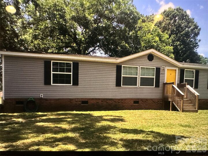 Property Photo:  3704 Avondale Lane  NC 28110 