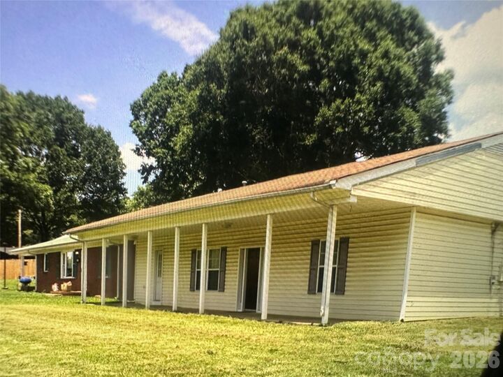 Property Photo:  3705 Avondale Lane  NC 28110 