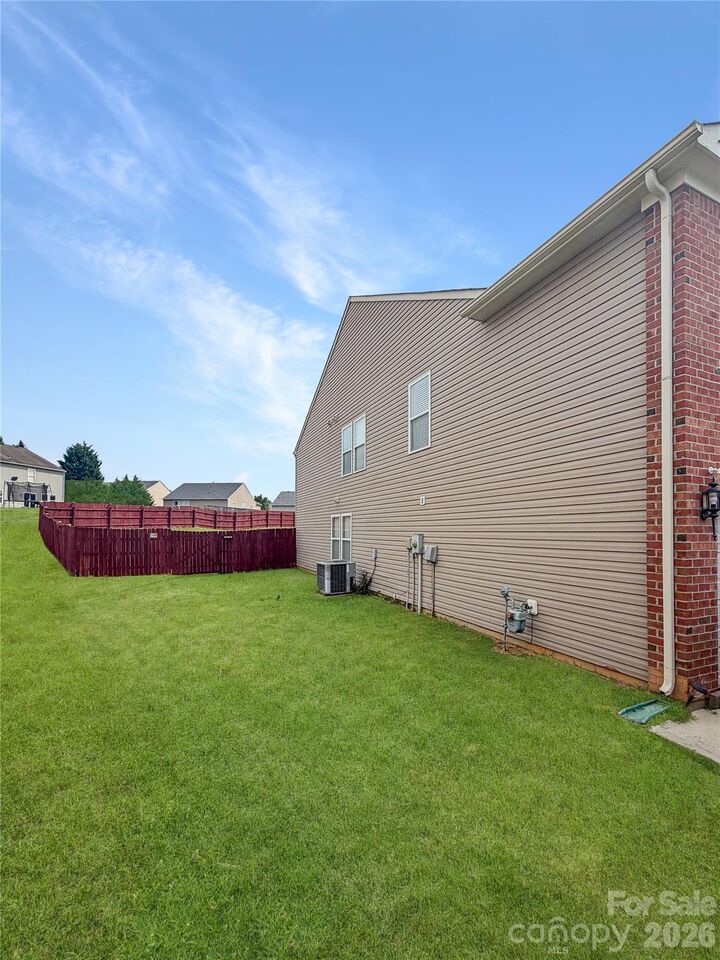 Property Photo: 336 Farm Springs Drive NC 28120
