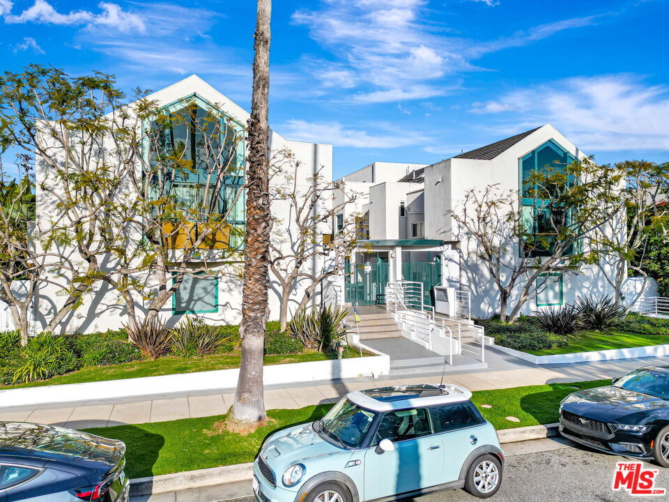 Property Photo: 811 21st St CA 90403