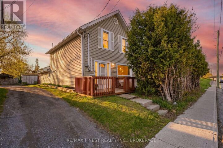 278 Centre Street North — photo 1