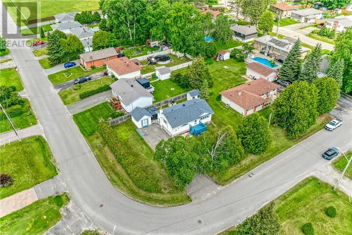 Property Photo: 3716 Swanson Court ON P3N 1J5