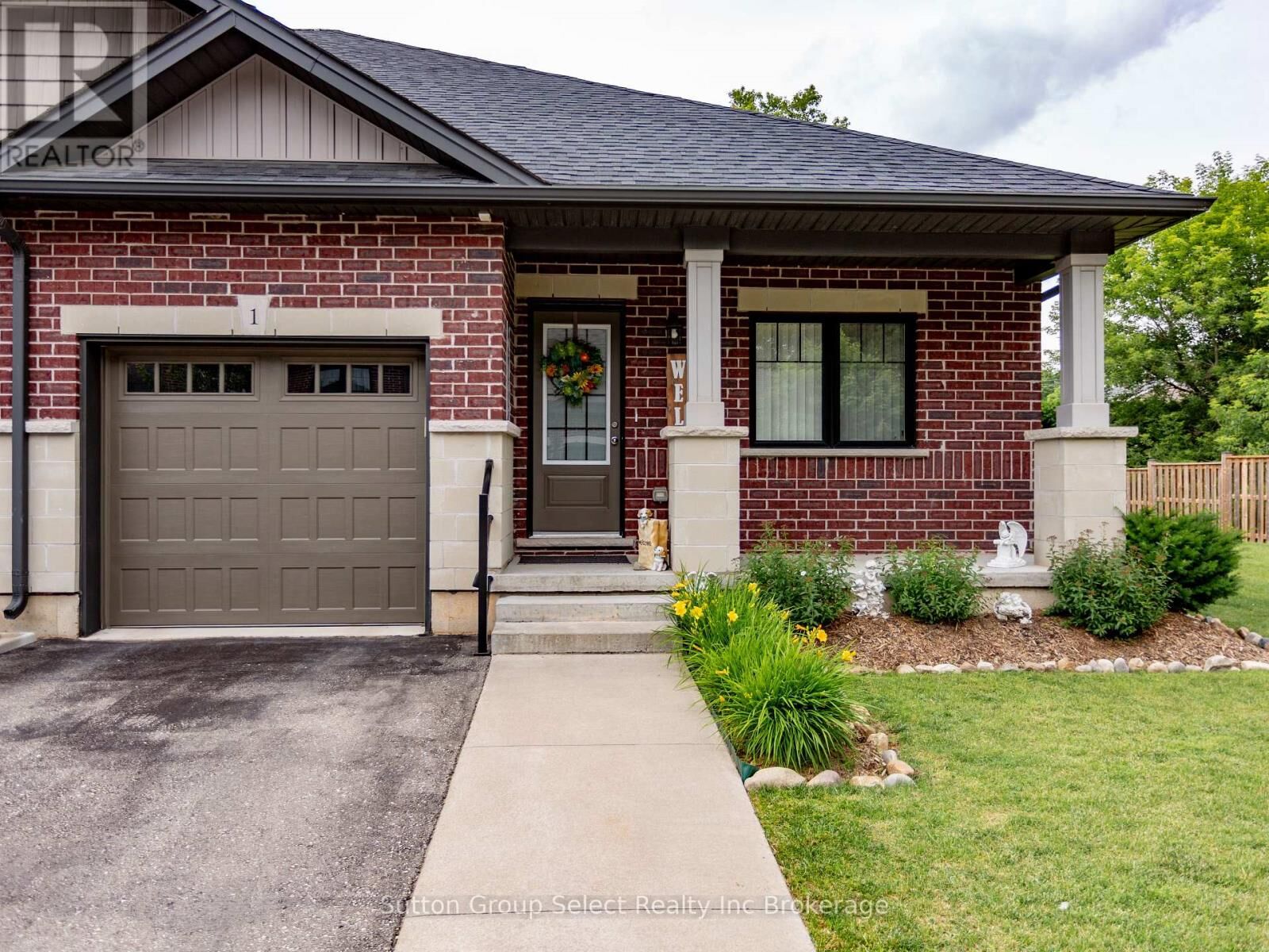 Property Photo:  35 Chatfield Street 1  ON N5C 0B3 