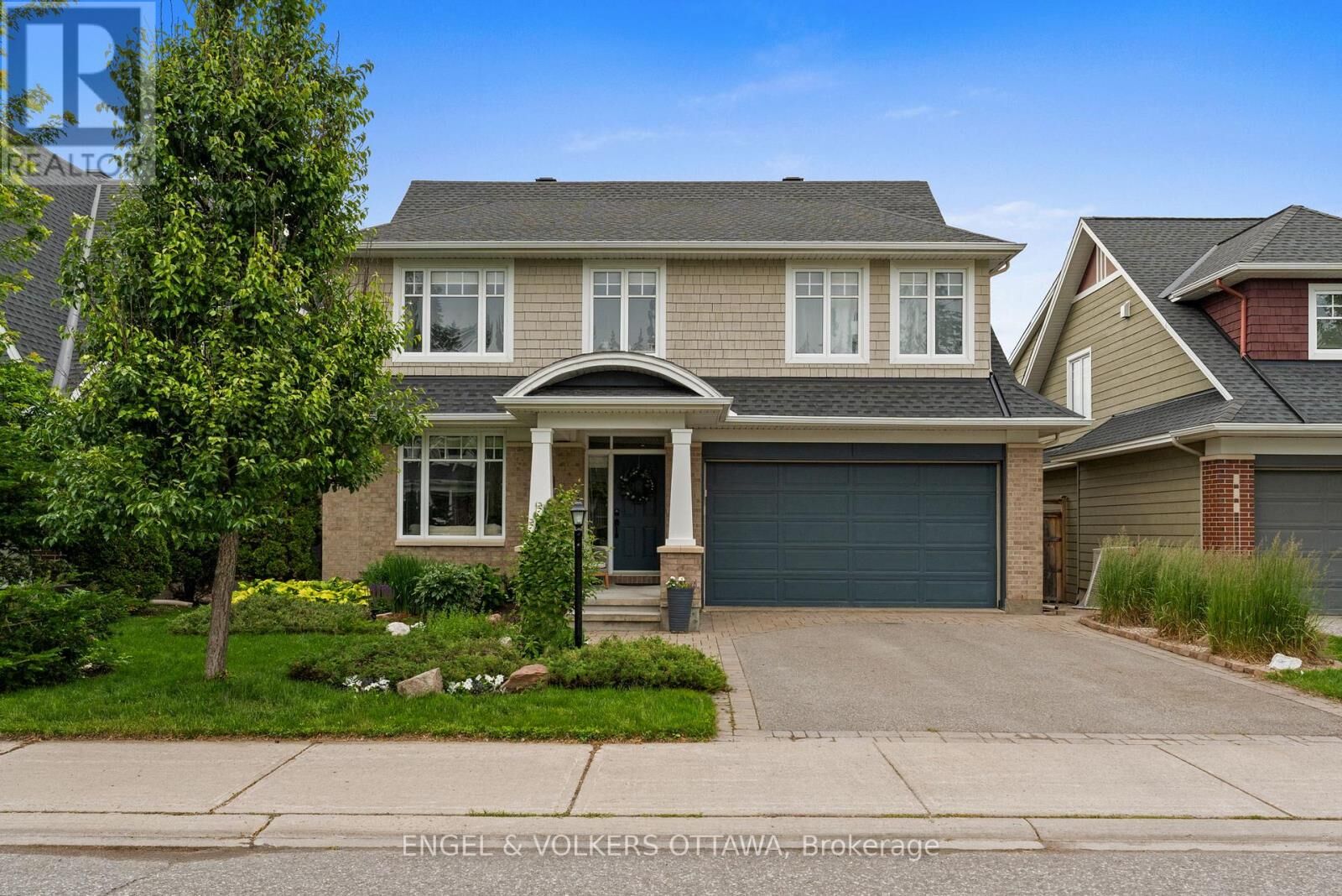 Property Photo: 564 Erinwoods Circle ON K2J 5M8