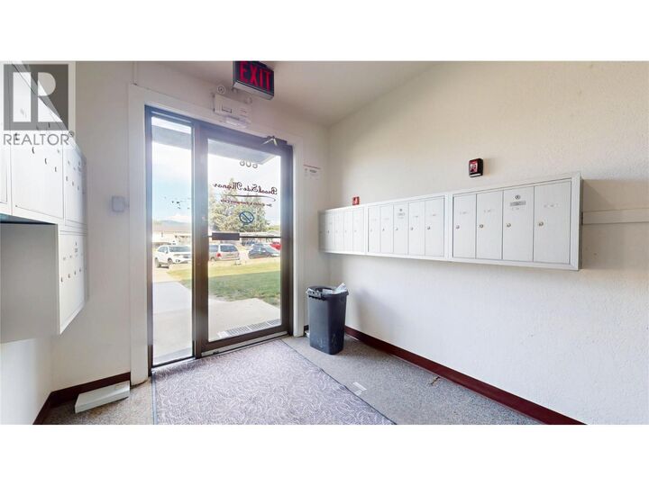 Property Photo: 606 18th Avenue North 104 BC V1C 5M1