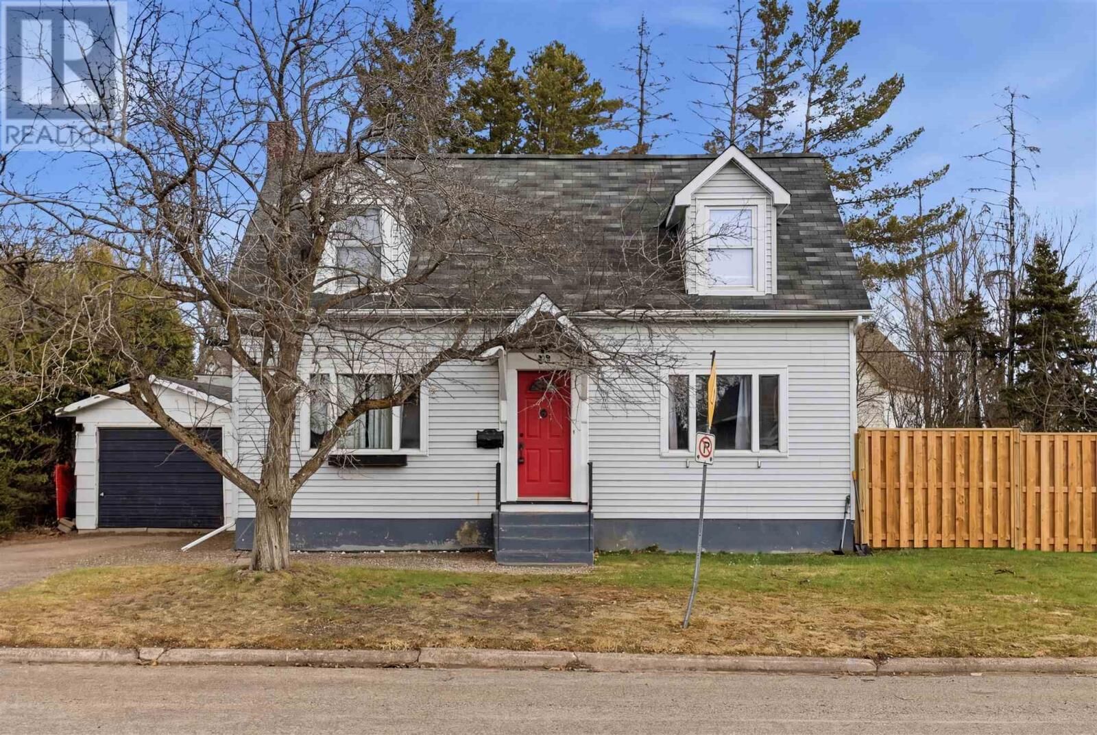 Property Photo:  32 Salisbury Ave  ON P6B 1L7 
