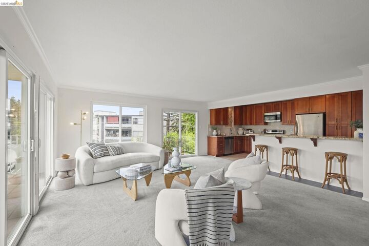 Property Photo:  695 Mariposa Ave 401  CA 94610 
