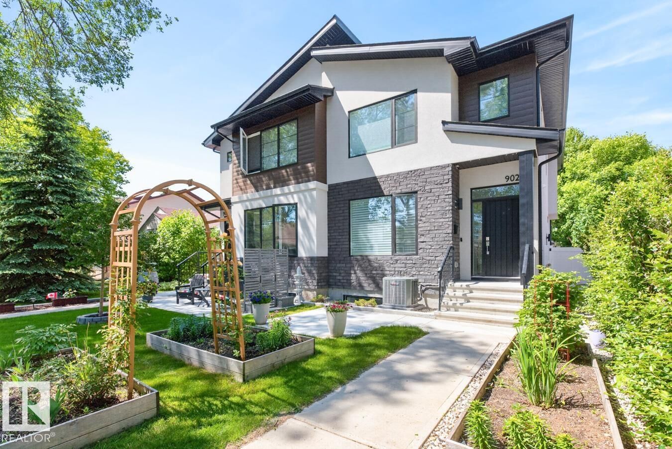 Property Photo:  9028 90 Street NW  AB T6C 3L9 