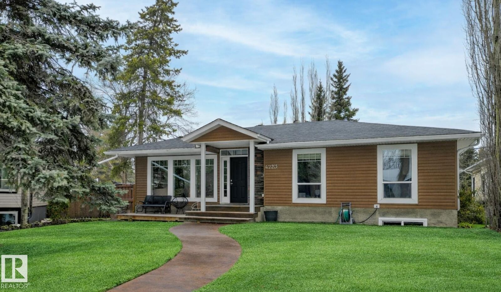 Property Photo:  4223 120 Street NW  AB T6J 1X9 