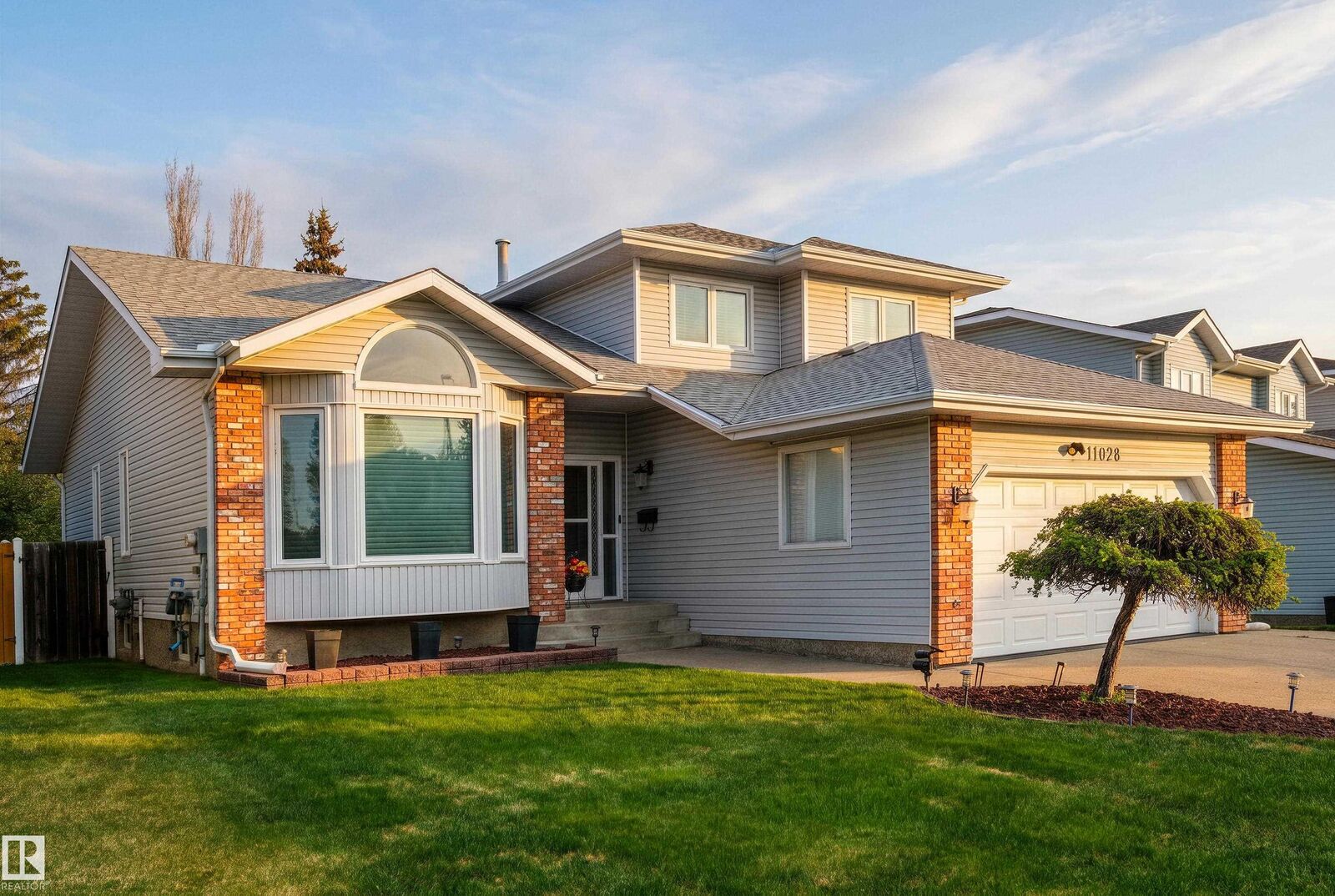 Property Photo:  11028 11 Avenue NW  AB T6J 6M9 