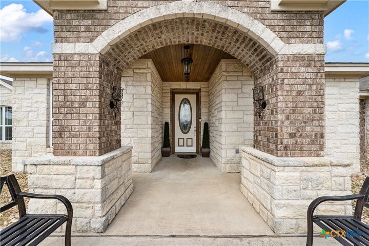 Property Photo: 522 County Road 3371 TX 76539