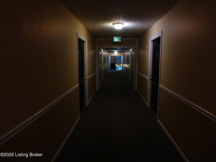 Property Photo:  165 Thierman Ln 208  KY 40207 