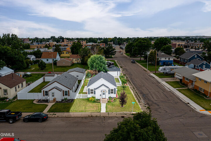 Property Photo:  1521 Main Street  ND 58801 