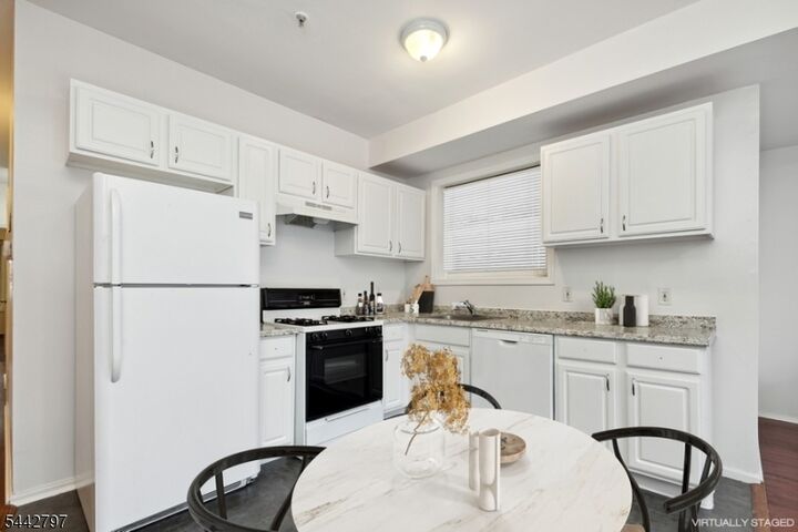 Property Photo:  64 James St 1  NJ 07102 