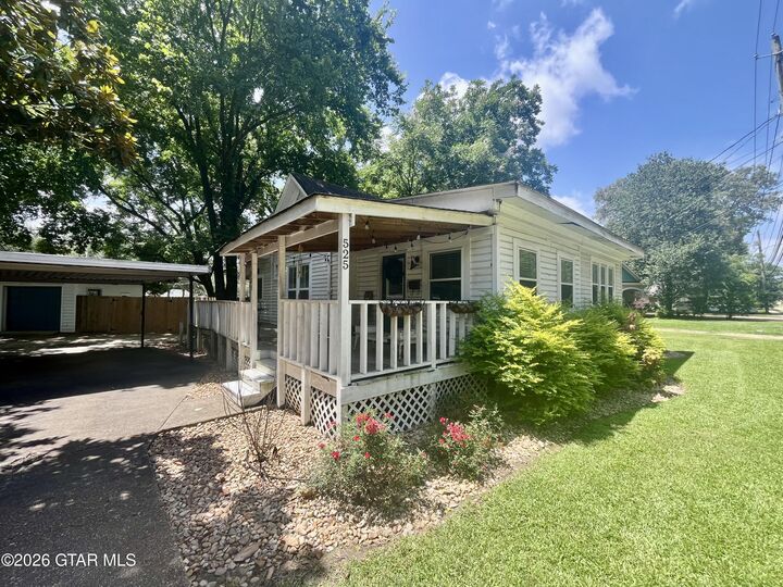Property Photo:  525 Whitfield Street  MS 39759 