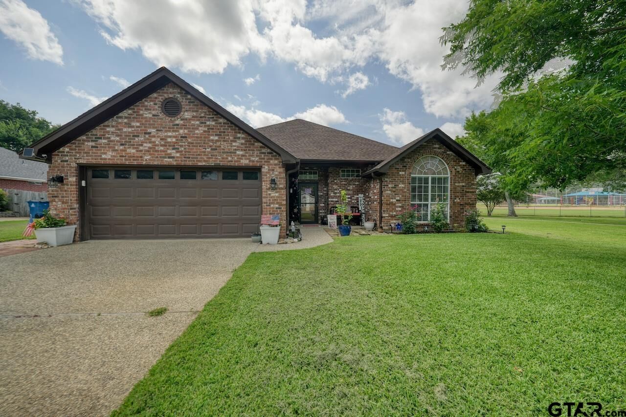 Property Photo: 643 Winchester Drive TX 75758