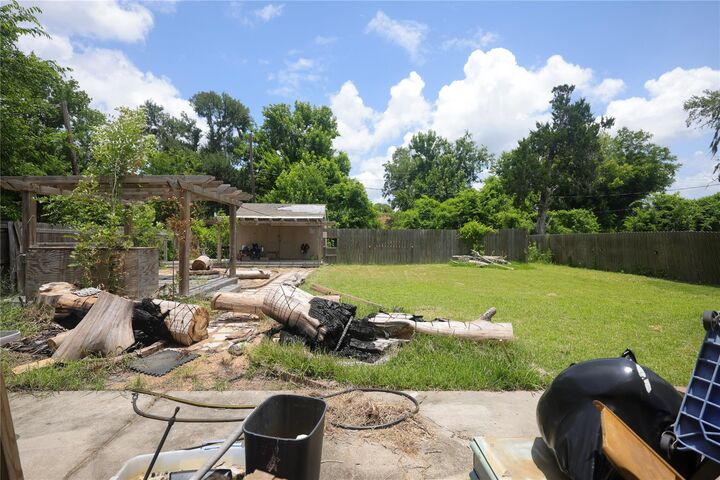 Property Photo: 409 Center Way TX 77566